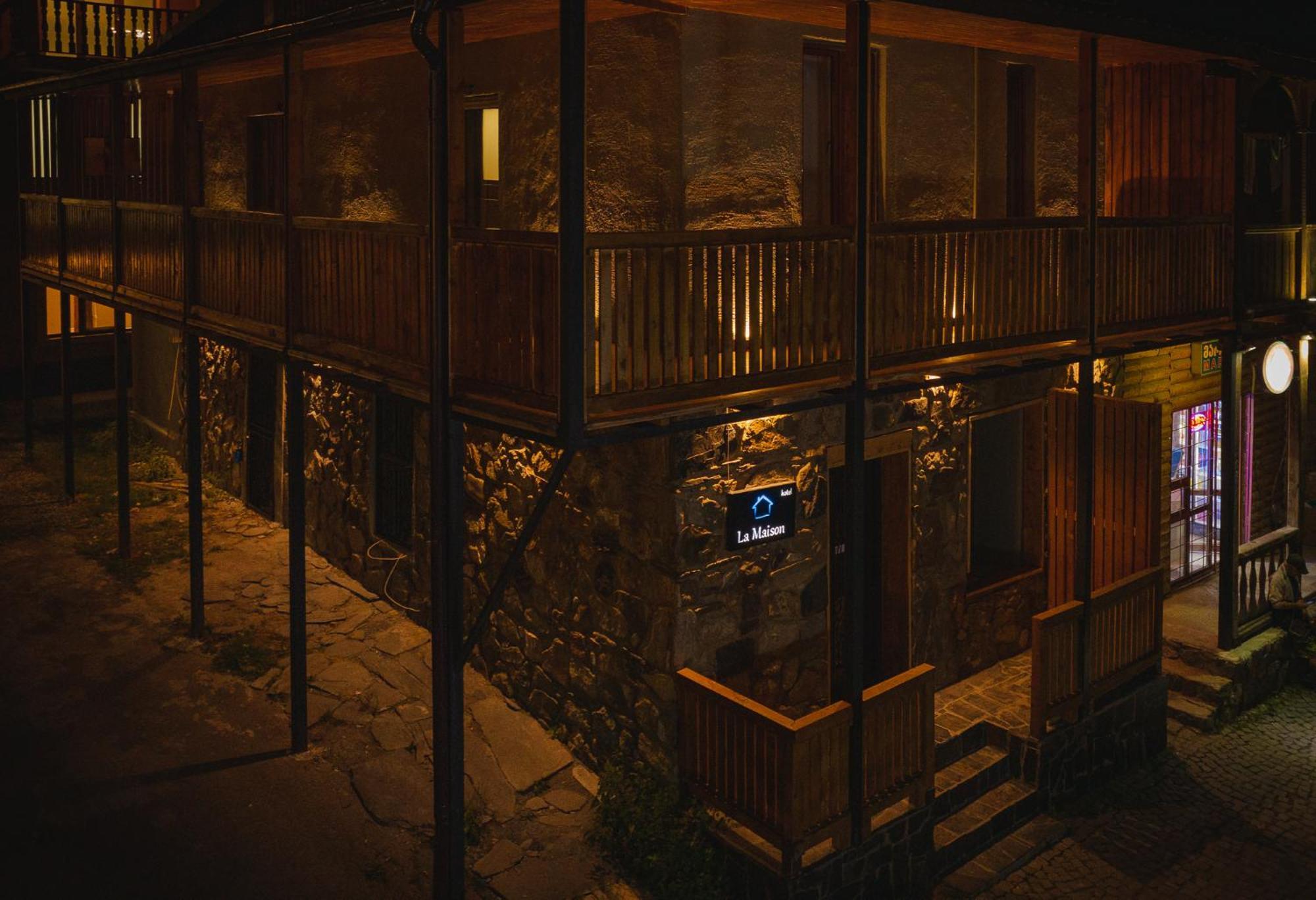 La Maison Mestia Exteriör bild