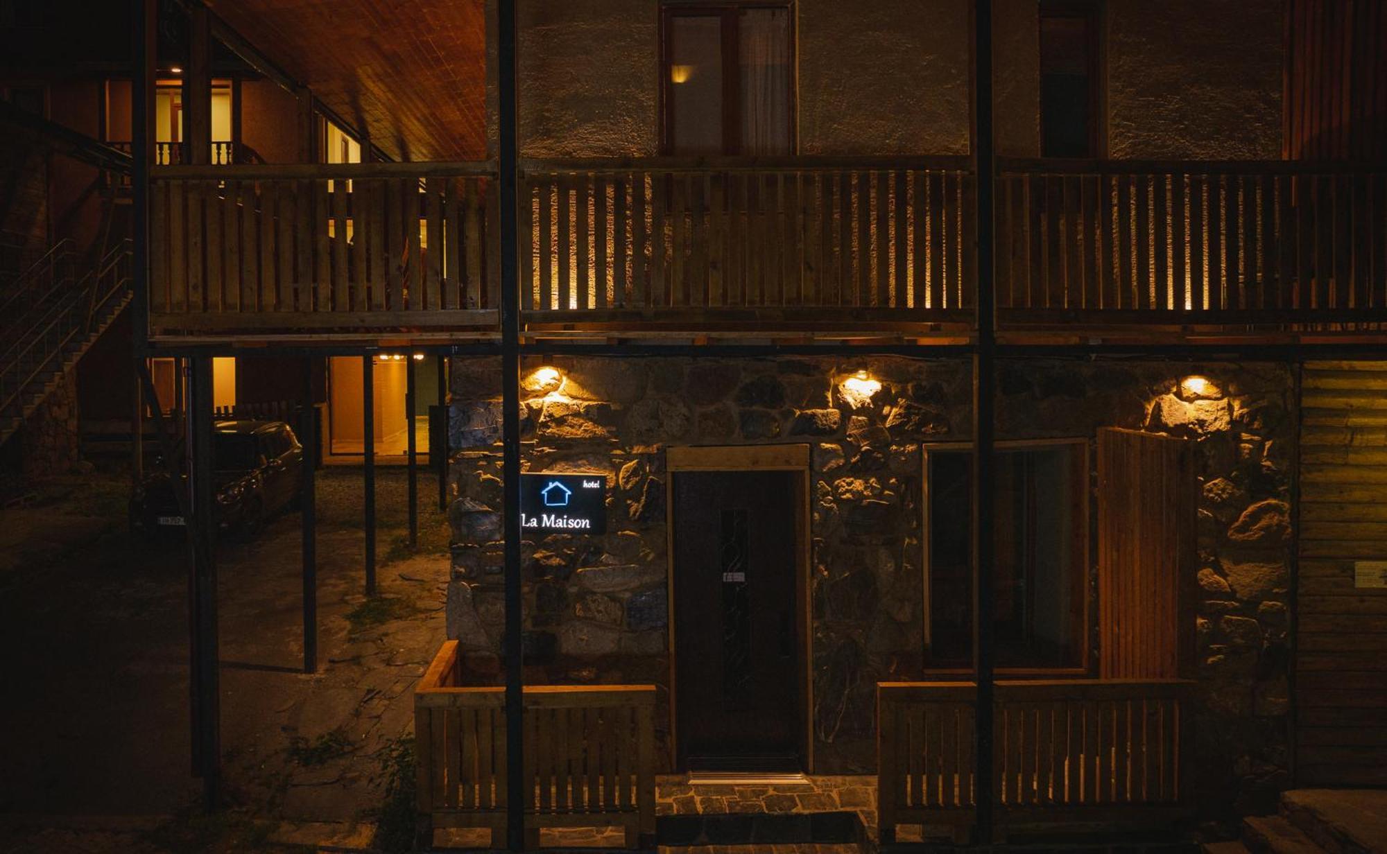La Maison Mestia Exteriör bild